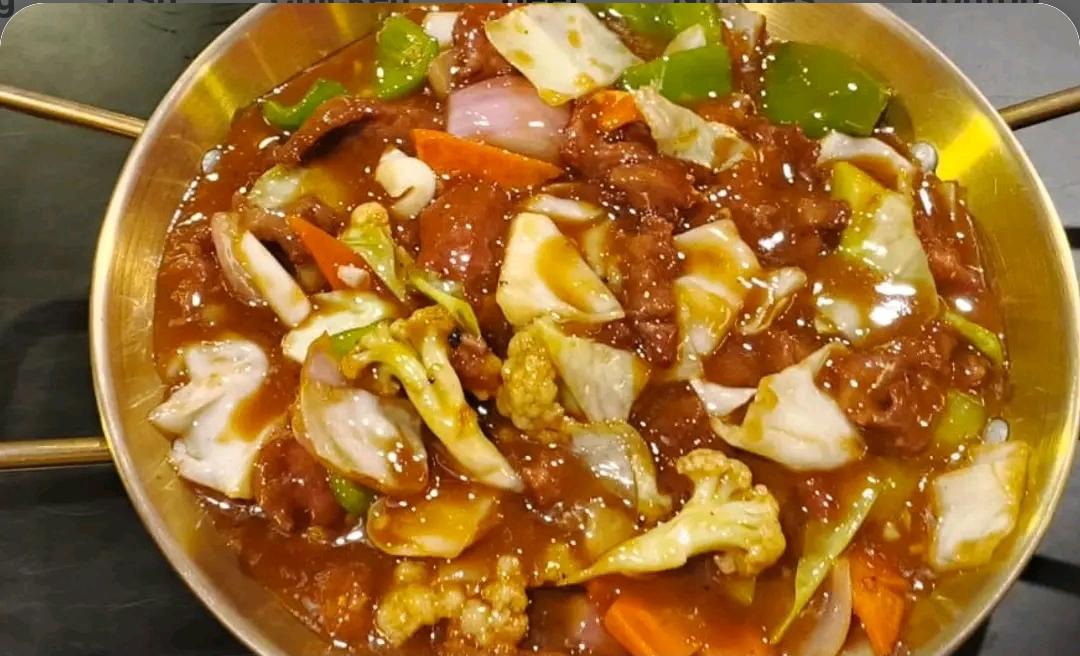 67 Fried Beef with Vegetables.