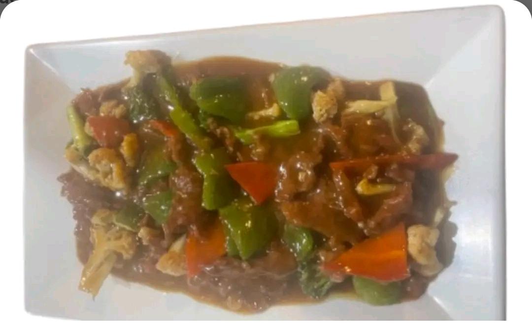 66 Fried Beef with Green Chilies & Vegetables.