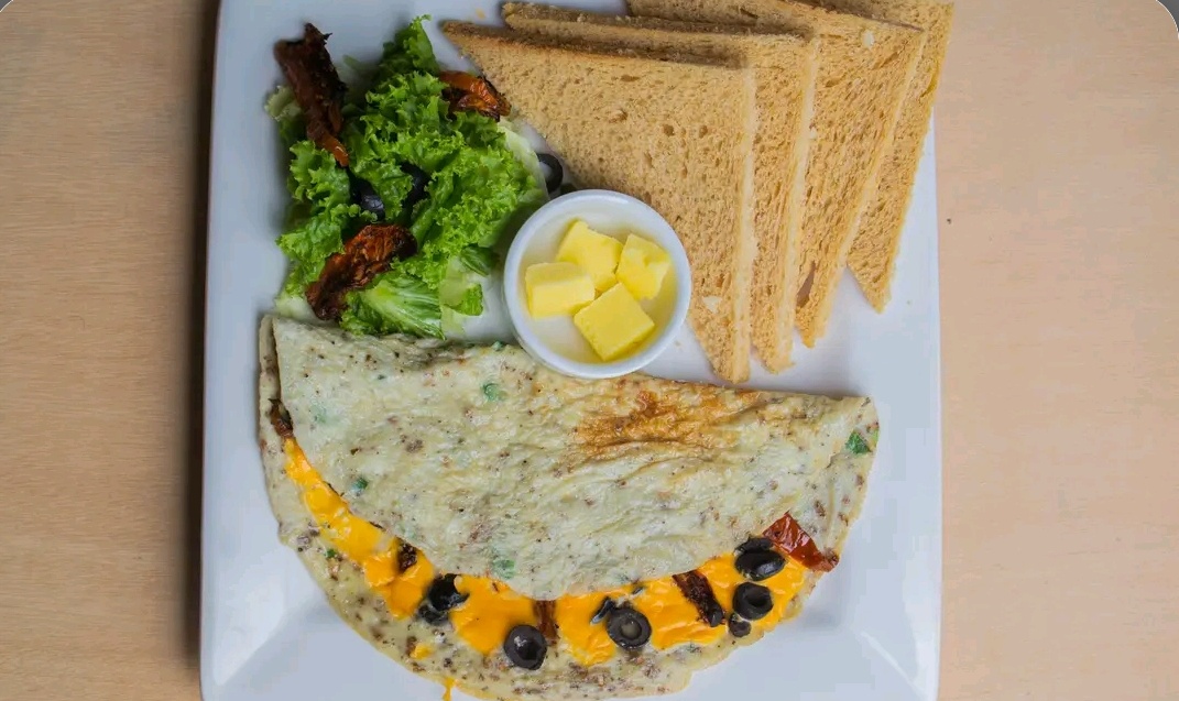Mushrooms Omelette Zaitoon Paratha