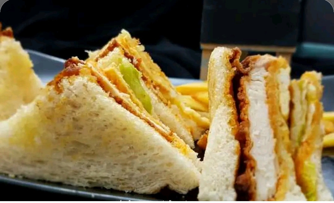D' Grill Special Club Sandwich