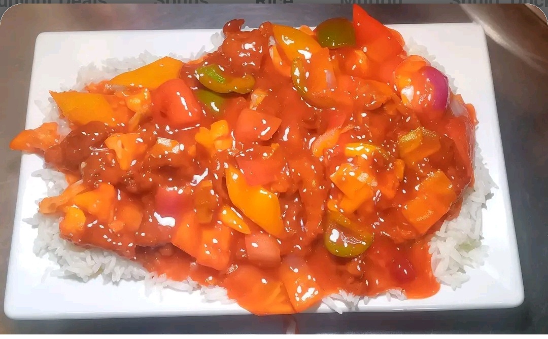 94 Steamed Rice with Chicken and Tomato Sauce