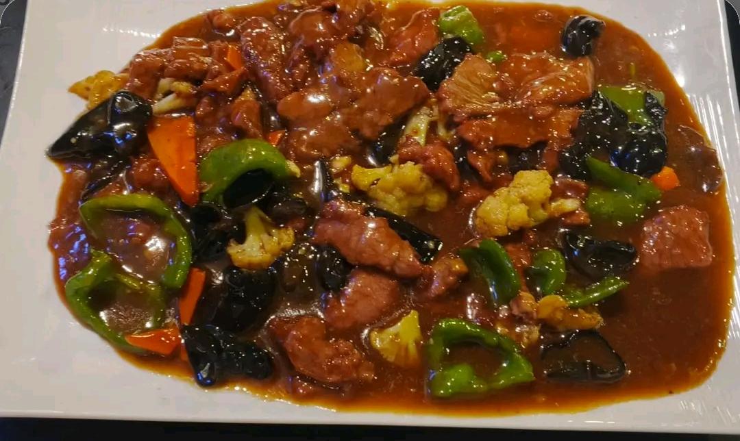 65C Beef with Jelly Mushroom and Vegetables